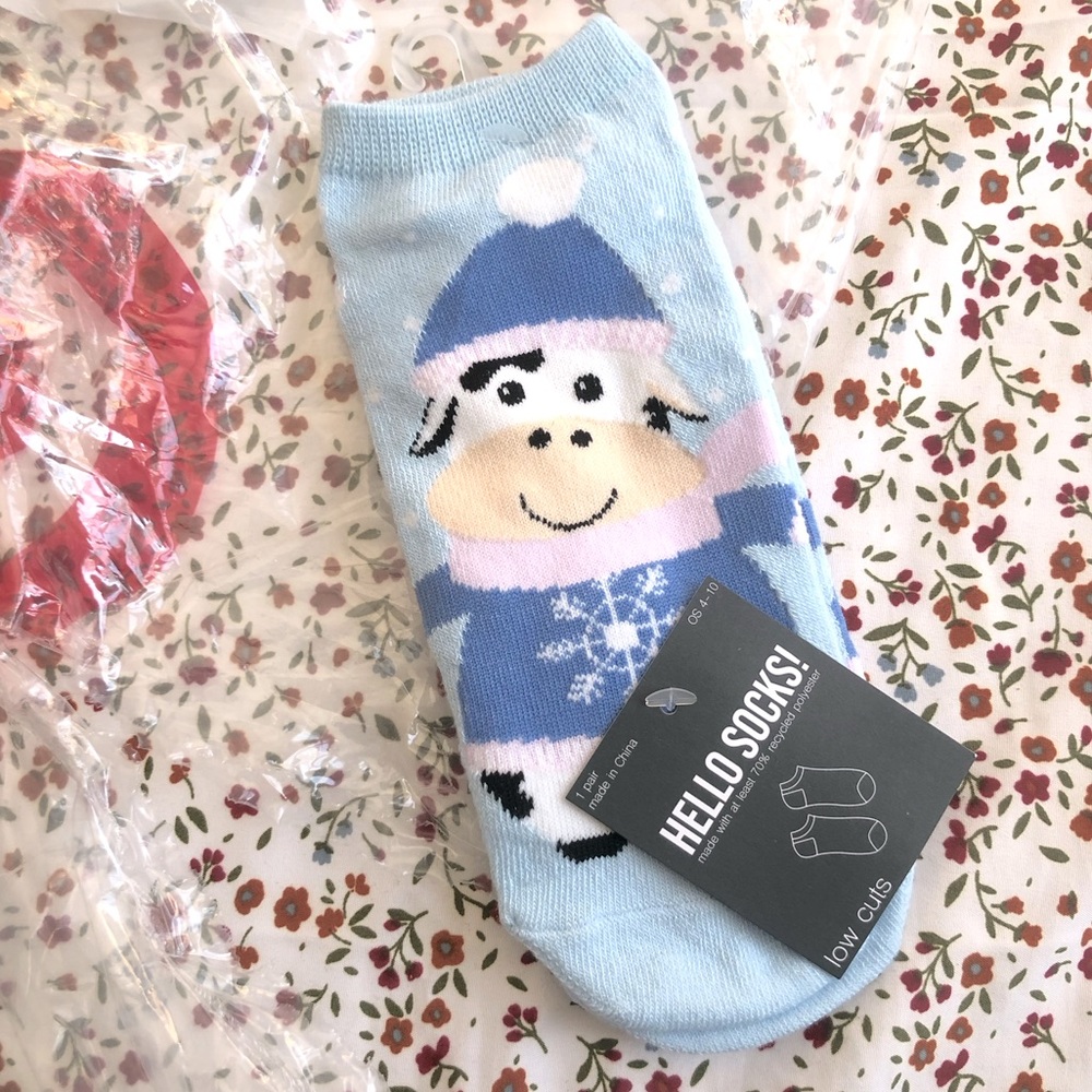 NWT - Women’s Winter Cow Low Cut Socks - Light Blue 4-10